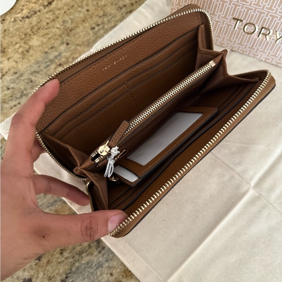 New Tory Burch BRITTEN ZIP CONTINENTAL wallet in moose - Picture 6 of 8